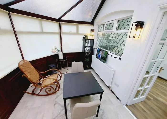 Cosy And Private House Close To Town
