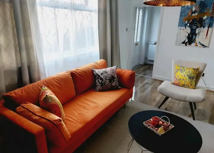Cosy And Private House Close To Town