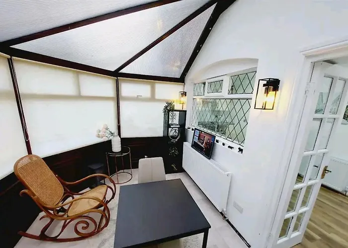 Cosy And Private House Close To Town