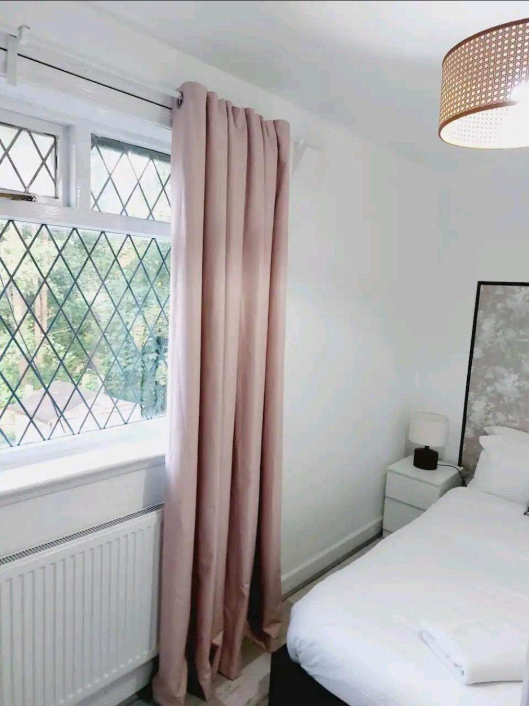 Cosy And Private House Close To Town Manchester
