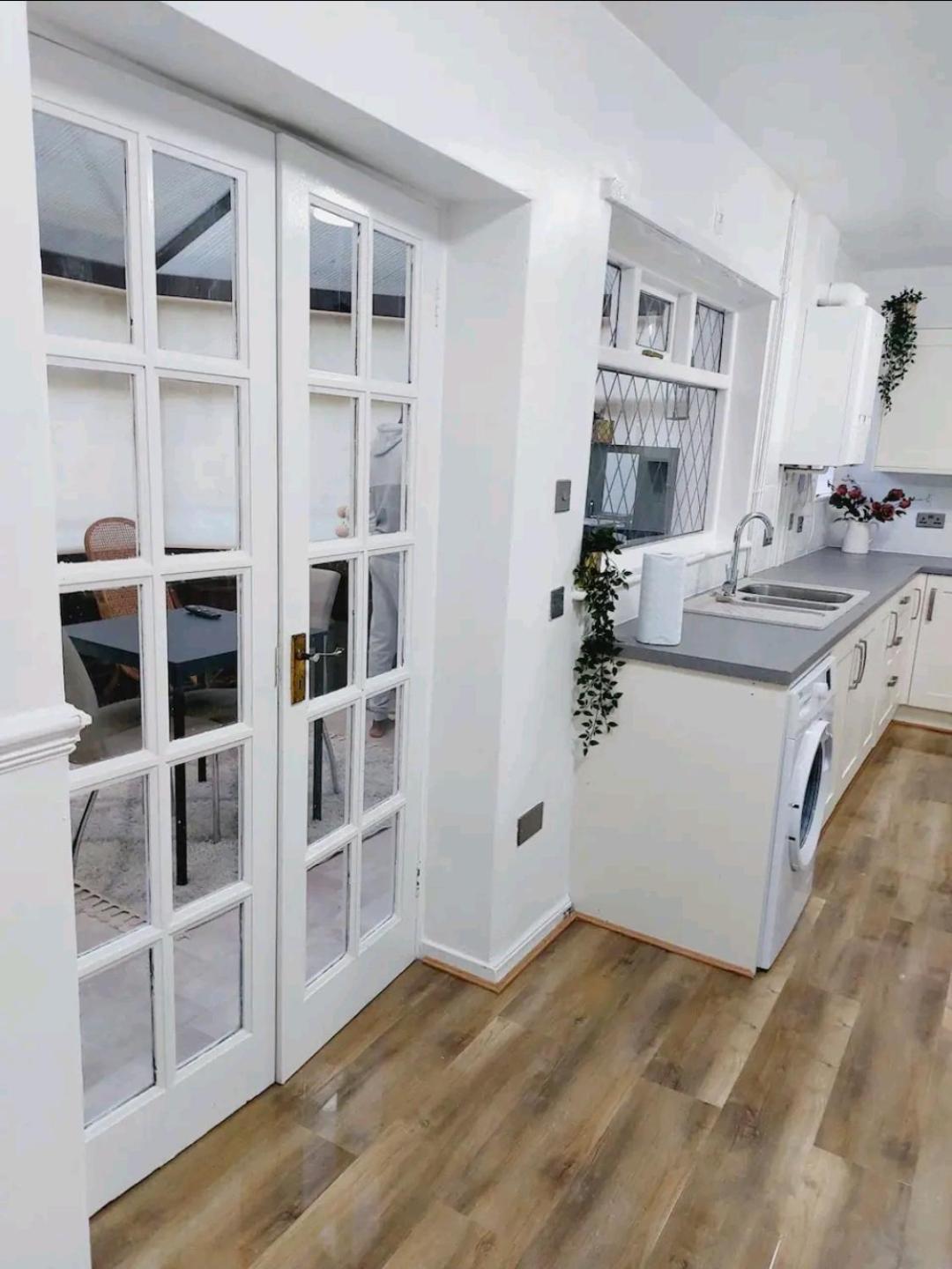 Cosy And Private House Close To Town Apartment